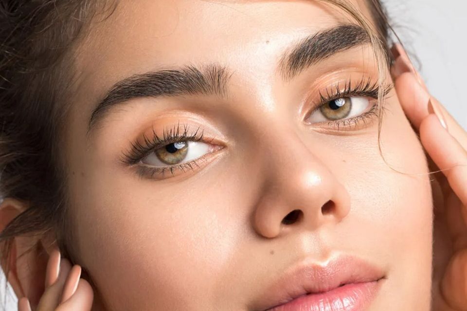 Який гель для брів обрати: прозорий чи з кольором? (новини компаній)