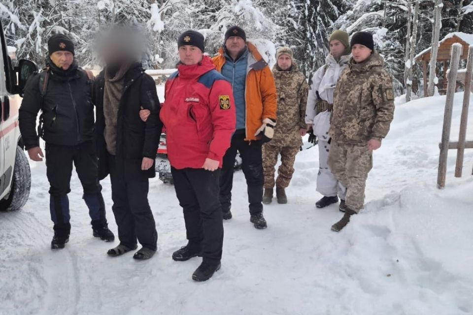 Хмельничанин заблукав у Карпатах в пошуках кордону — його побачили з дрона (ВІДЕО)