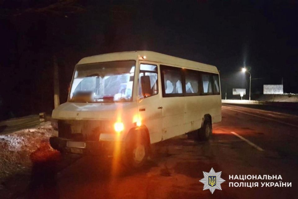 Автобус збив пішохідку поблизу Хмельницького: жінка в лікарні