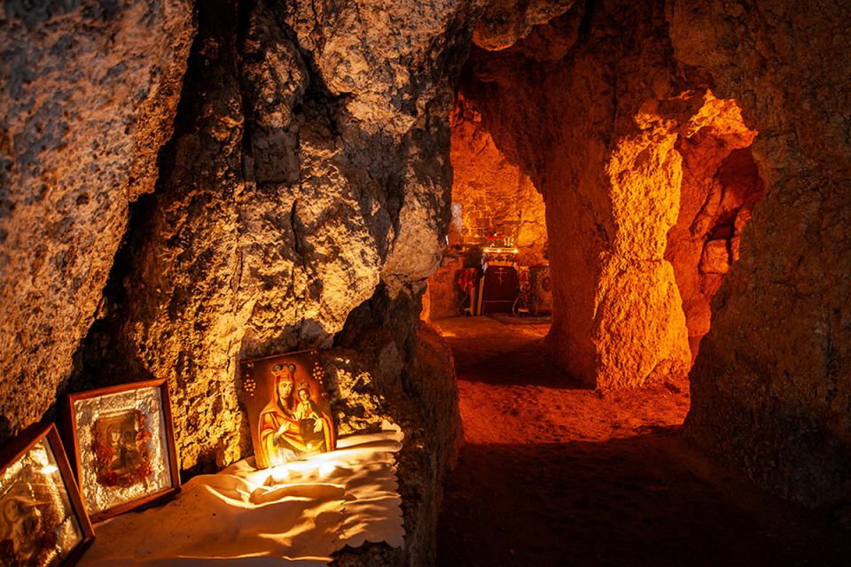 Підземна церква та чернецькі келії: що приховують підземелля у сатанівському монастирі (ФОТО)