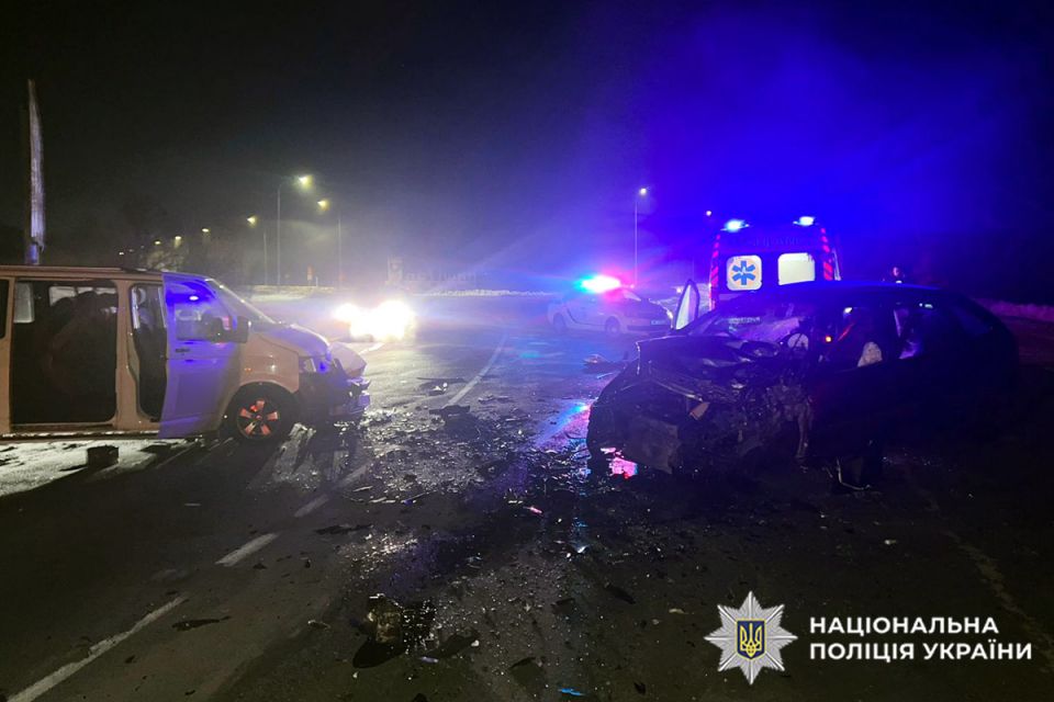 В реанімації 2-річна дитина: дві автівки зіткнулися на Хмельниччині