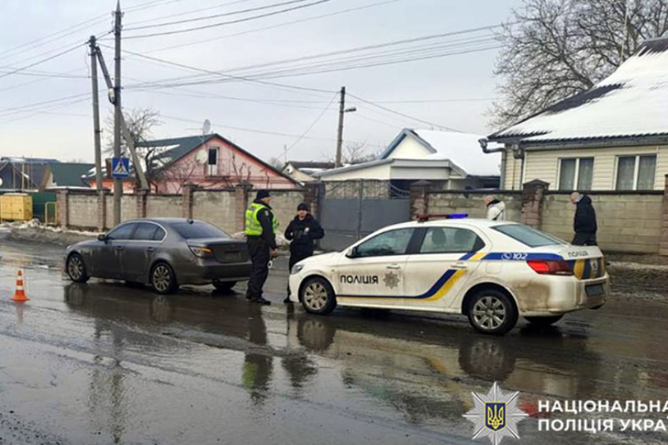 На Хмельниччині 20-річний водій «BMW» збив 82-річного пішохода: пенсіонер в лікарні