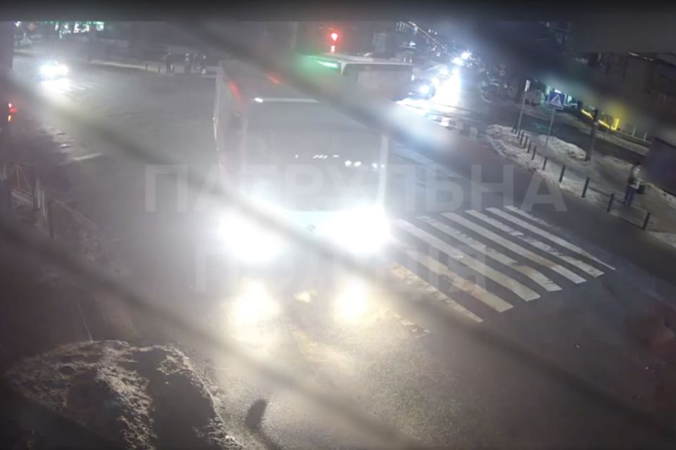 Розшукали маршрутника, який порушив ПДР на перехресті Зарічанська — Старокостянтинівське шосе (ВІДЕО)