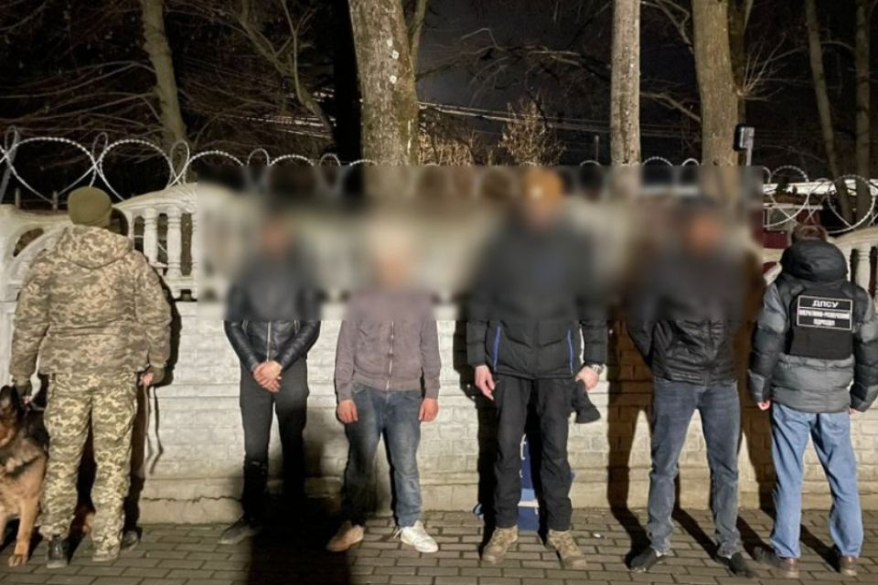 Серед затриманих — жителі Хмельниччини: на кордоні зі Словаччиною зупинили чоловіків