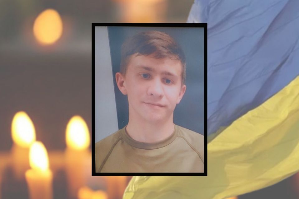 На Хмельниччині попрощалися 21-річним Олександром Бронніковим, який загинув на Луганщині
