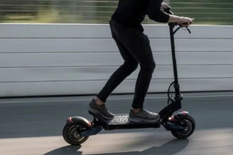 У Хмельницькому водій електросамоката відмовився проходити алкотест — отримав 17 тисяч штрафу