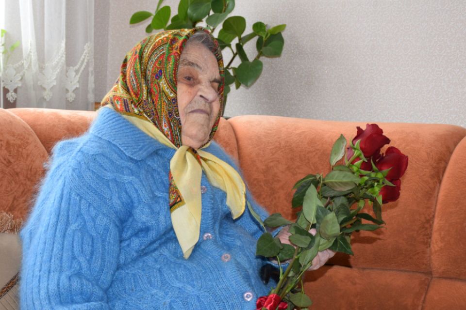 Жительці Хмельниччини виповнилось 105 років — у Шепетівці вітали Ганну Шевчук