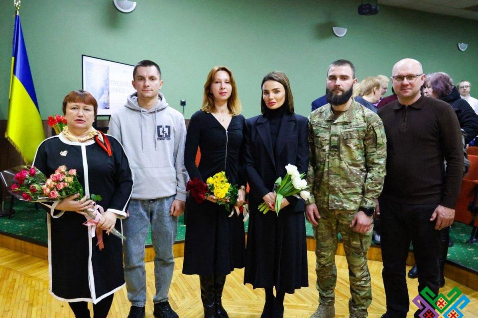 У Хмельницькому презентували книгу матері загиблого азовця про захисників Маріуполя