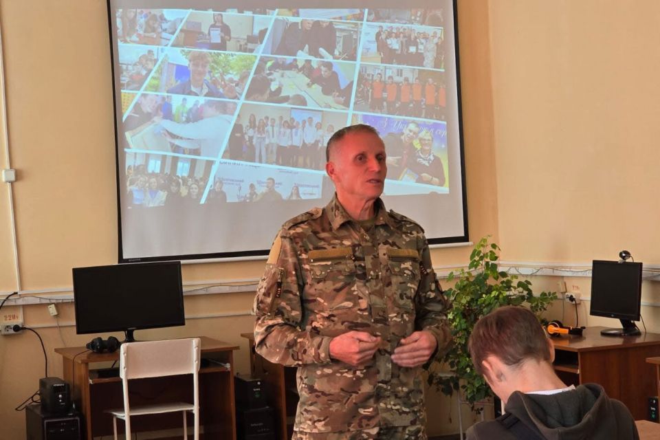 Президент нагородив орденом добровольця та викладача з Хмельниччини