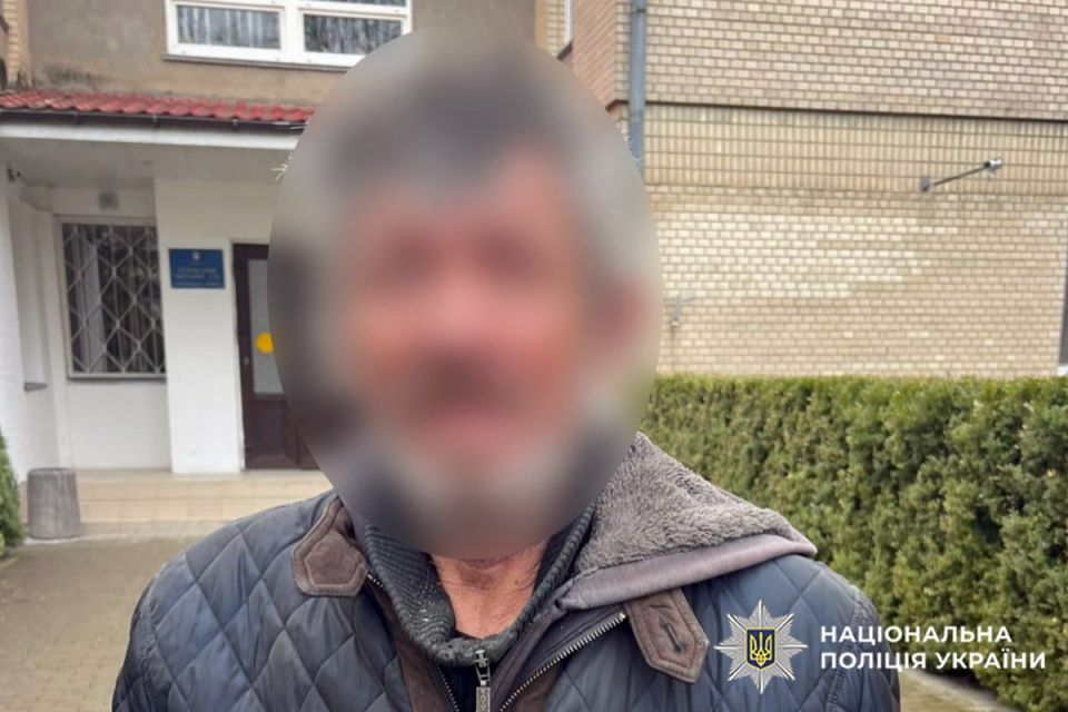Пив і виганяв жінку з дому: на Хмельниччині чоловіку оголосили підозру