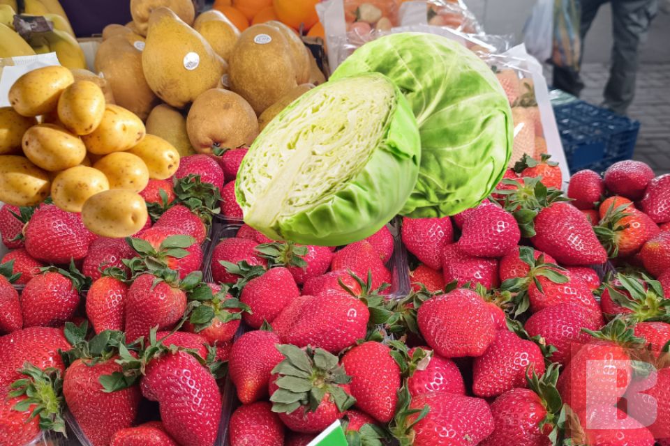 Полуниця, молода картопля і капуста: які ціни у Хмельницькому