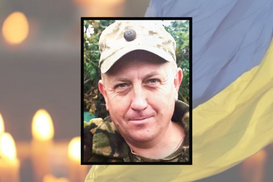 Два роки вважався зниклим безвісти: на Хмельниччині попрощалися з воїном Василем Голяничем