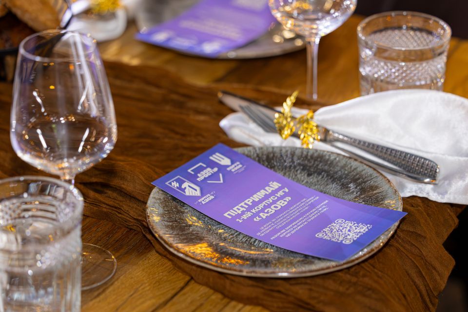 Два мільйони за пів року — як кухарі збирають для «Азов» (соціальна реклама)