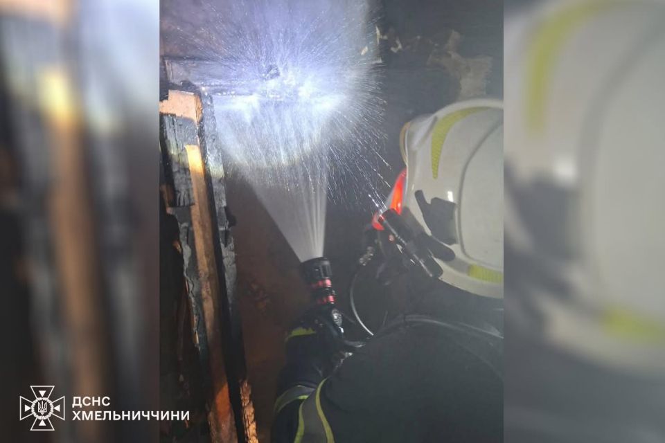 На Хмельниччині під час пожежі в багатоповерхівці врятували трьох людей