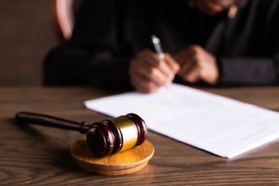 На Хмельниччині чоловікові з інтернату хотіли змінити опікуна на директора: що вирішив суд