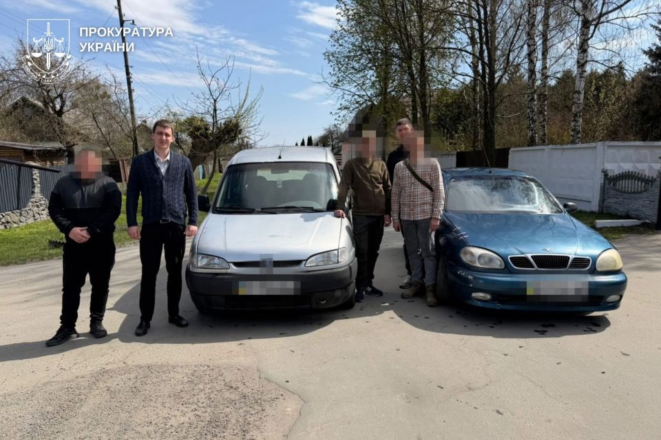 На Хмельниччині два авто з кримінальних справ передали військовим