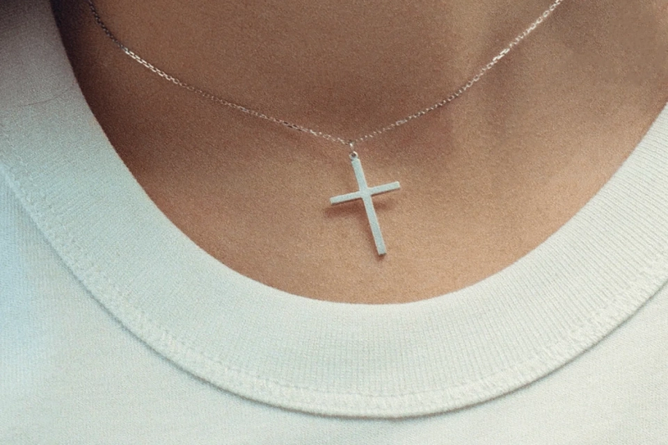 Золотий хрестик: як вибрати за металом, розміром і конструкцією (новини компаній)