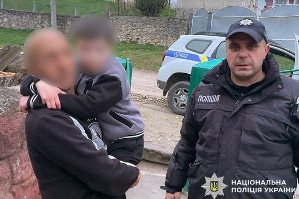 На Хмельниччині зник 9-річний хлопчик: матір можуть покарати