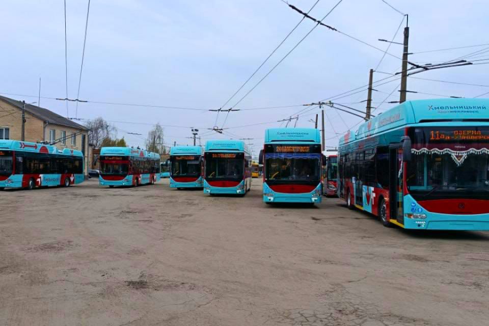 У Хмельницькому шукають водіїв тролейбусів: обіцяють 30 тисяч «на руки»
