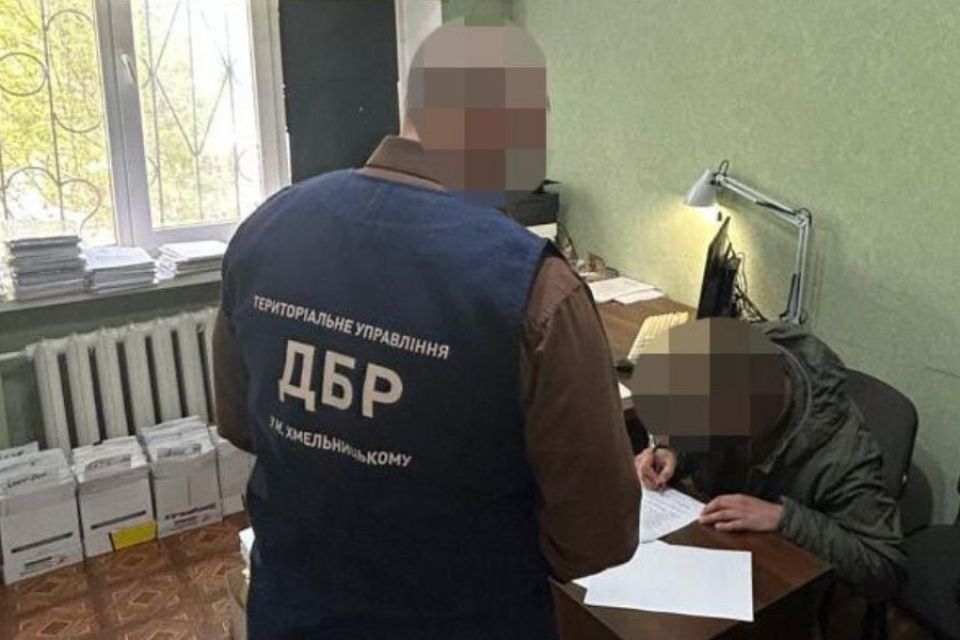 На Хмельниччині військовий катував колишню дівчину: ДБР повідомило про підозру