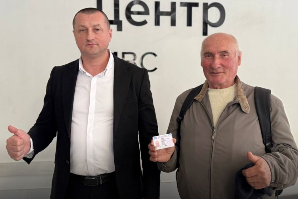 На Хмельниччині 72-річний чоловік уперше отримав водійське посвідчення