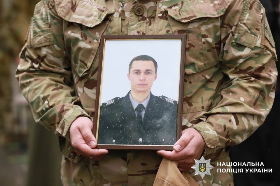 Залишилось двоє дітей. На Хмельниччині попрощались з поліцейським  Миколою Матвєєвим