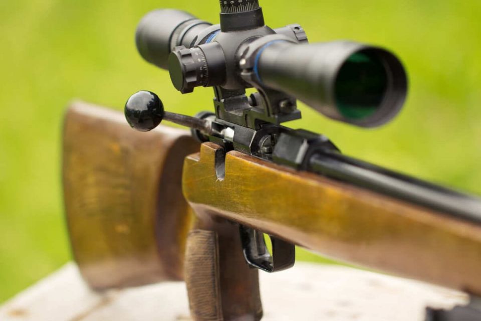 На Хмельниччині чоловік відкрив стрільбу по людях. Є поранений