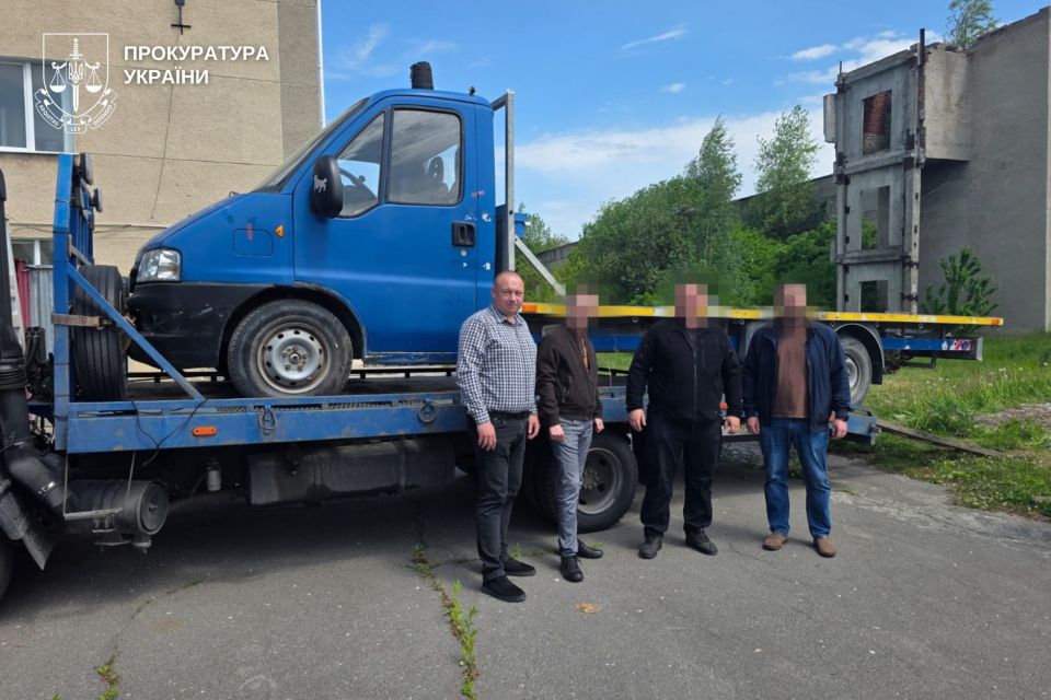 Прокурори Хмельниччини передали для ЗСУ конфісковане авто