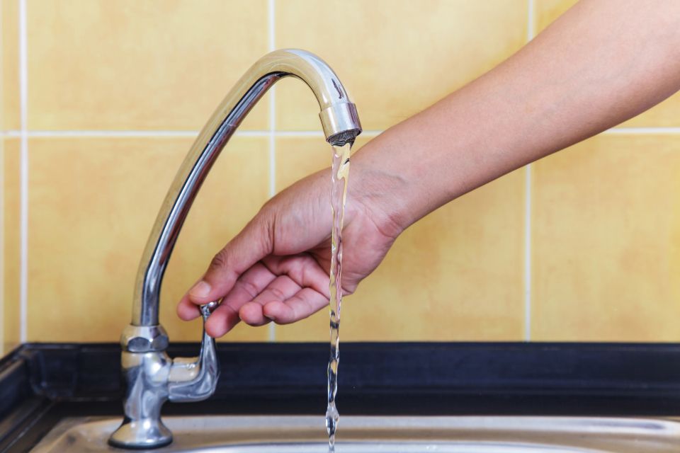 У двох мікрорайонах Хмельницького вимкнули воду через аварію