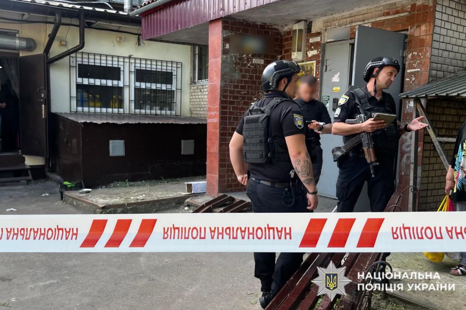 У Хмельницькому з вікна багатоповерхівки випав підліток