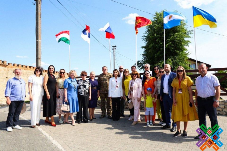 На Хмельниччині з’явилася дипломатична алея калини