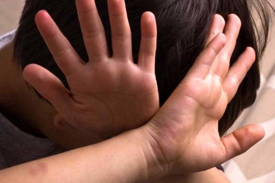 У Хмельницькому судили жінку, яка гантелями травмувала малолітнього сина: деталі
