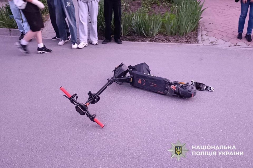 На Панаса Мирного неповнолітній на електросамокаті збив 7-річну дівчинку