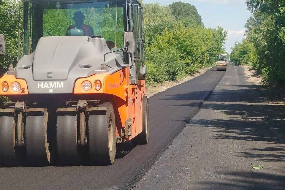 На Хмельниччині ремонтують дороги: де тривають роботи