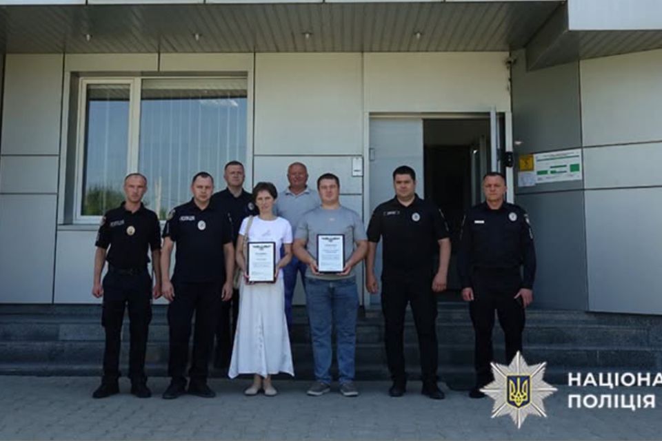 Замах на зґвалтування 13-річної дівчини: нагородили жителів Хмельниччини, які врятували дитину