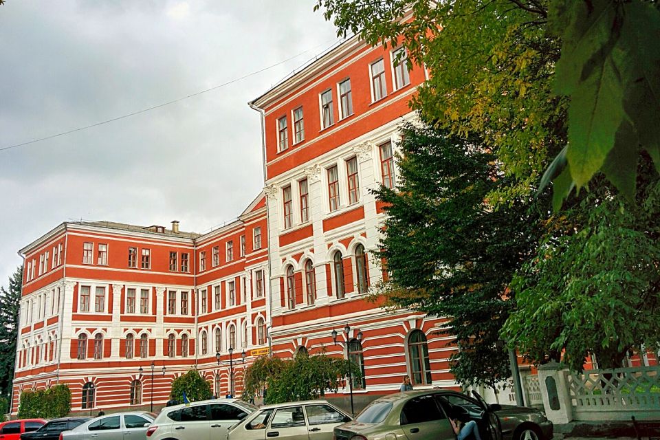 Новий рейтинг вишів України: які місця у закладів Хмельниччини?