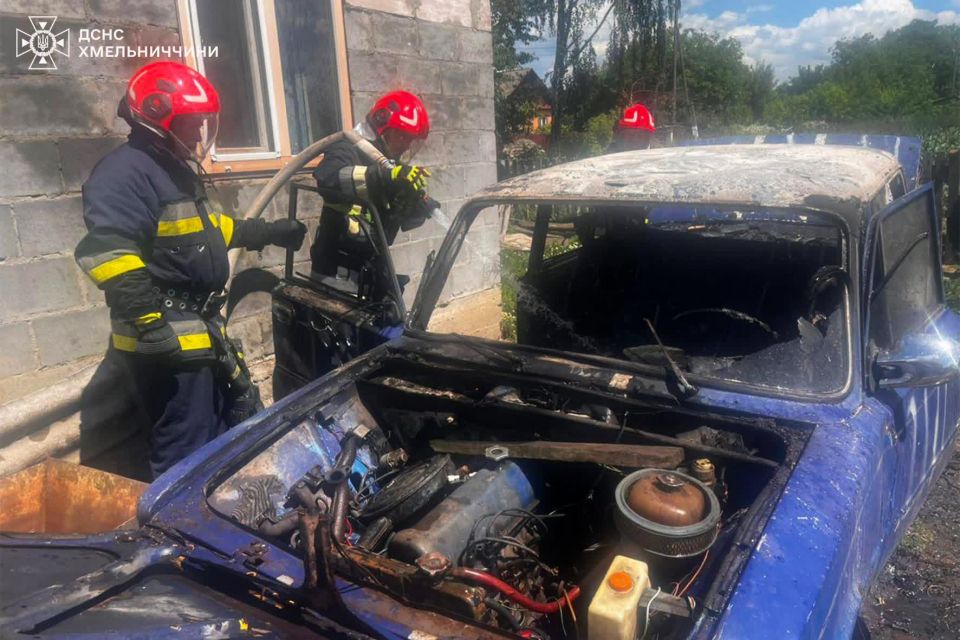 Горіли будинки та авто: за добу на Хмельниччині сталося 11 пожеж