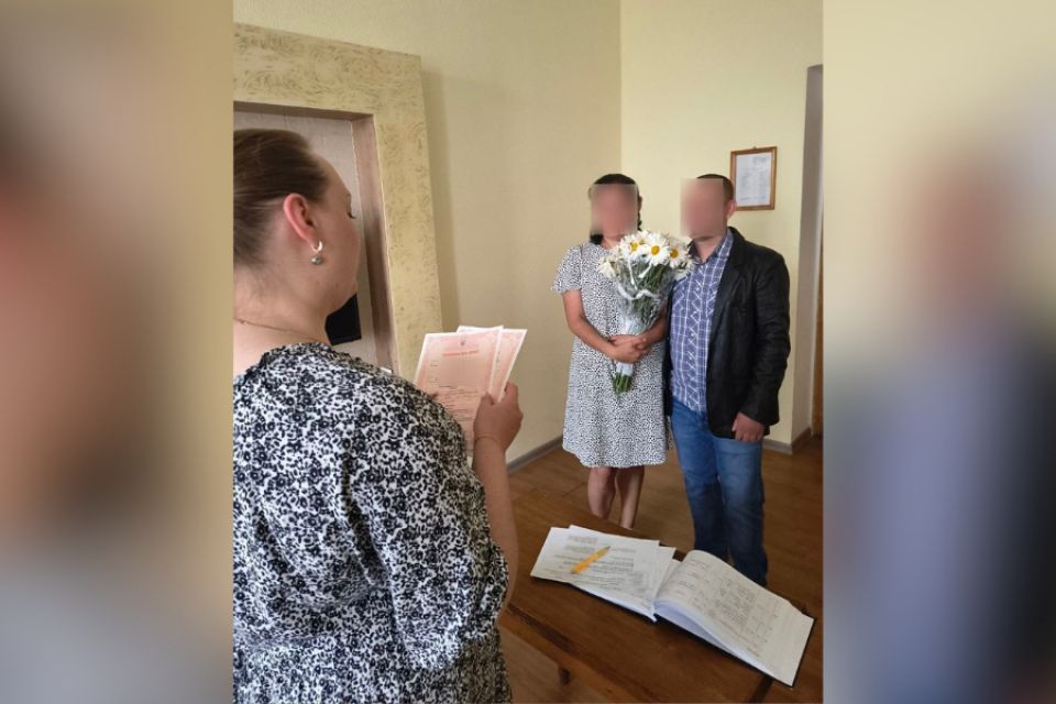 У Райковецькій колонії зареєстрували шлюб
