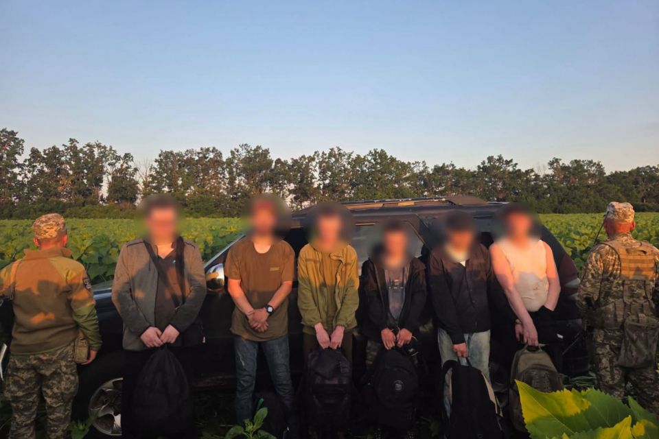 Шістьох чоловіків, серед яких хмельничанин, затримали дорогою до Молдови