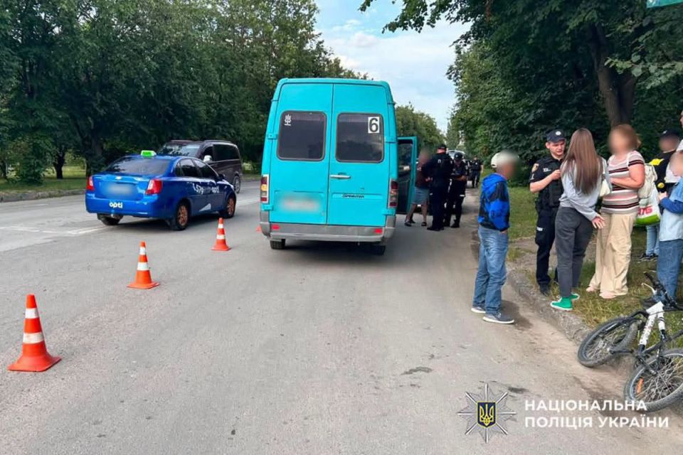 У Кам’янці мікроавтобус збив дитину на велосипеді