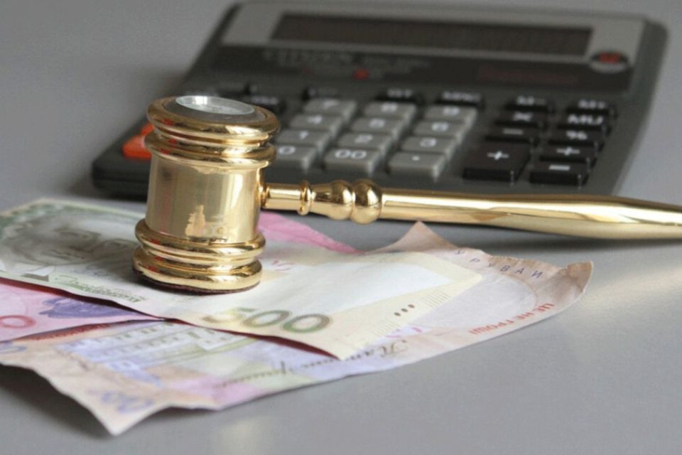 Хмельничанин через суд відсудив понад 137 тисяч гривень за невиплату зарплати