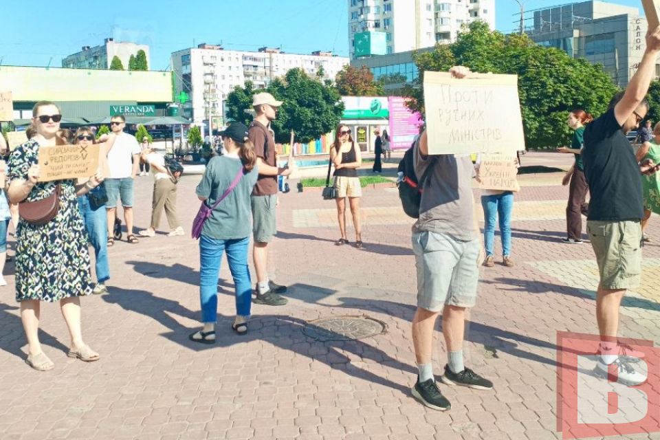 “Як новий міністр буде дзвонити Маску?”: думки учасників акції про кадрові зміни в міністерстві оборони