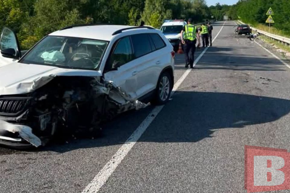 На Хмельниччині перекрили дорогу через ДТП: деталі
