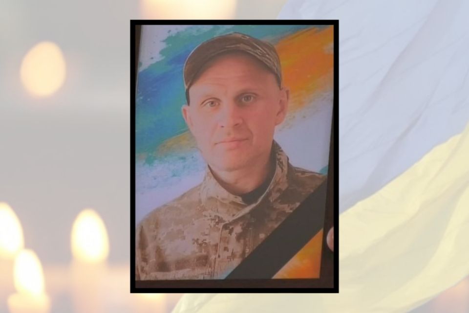 «Не встиг створити сімʼю»: хмельничани попрощались з воїном Павлом Бедраком
