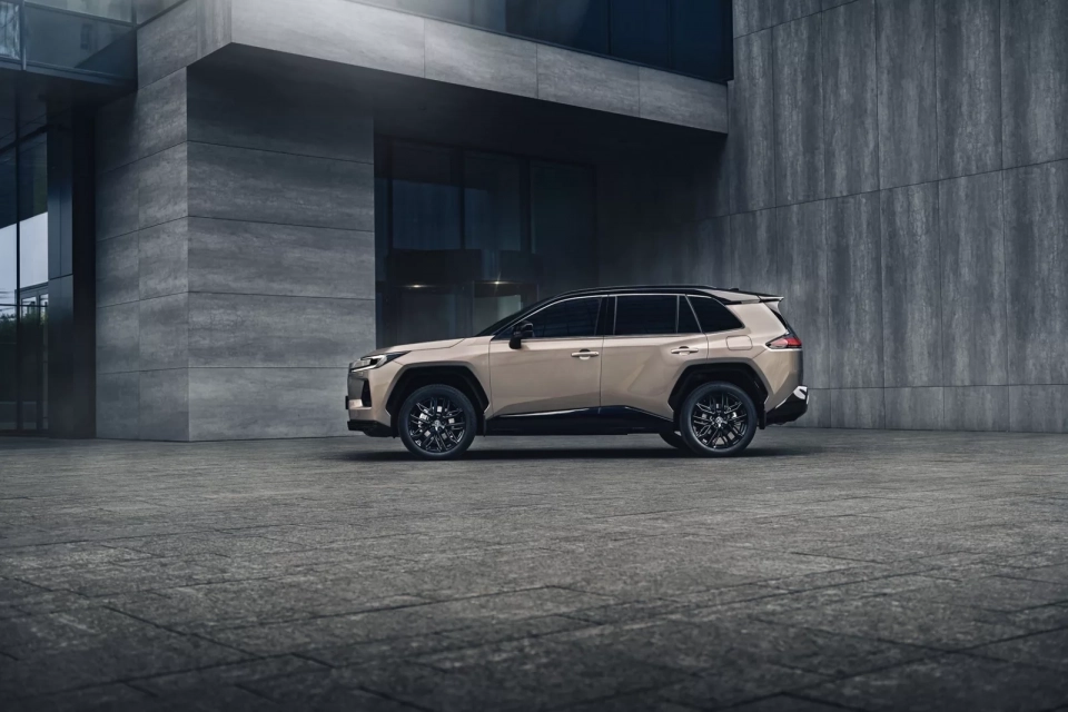 Великий огляд оновленого Toyota RAV4 2026 з його технологіями та системами безпеки (новини компаній)