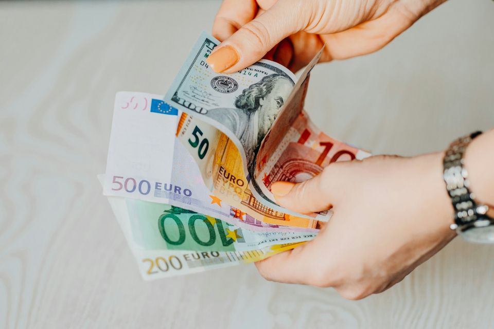 Курс валют у Хмельницькому на сьогодні, 21 вересня (ІНФОГРАФІКА)