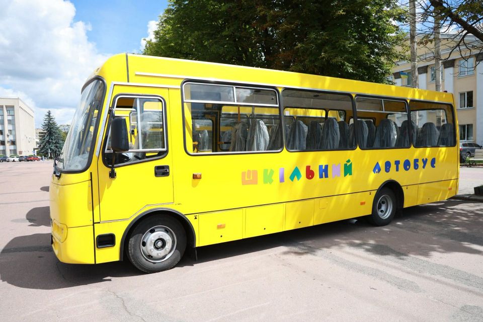 16 автобусів за 55,7 мільйона: деталі закупівель для шкіл Хмельниччини