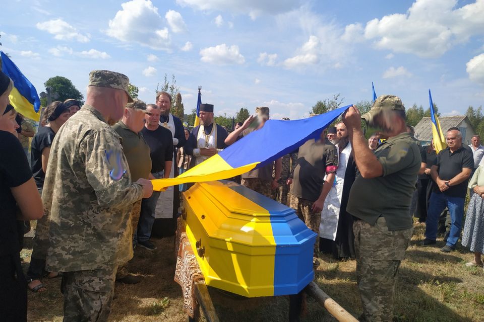 На Хмельниччині попрощались з воїнами Олексієм Шпортуном та Богданом Петруком
