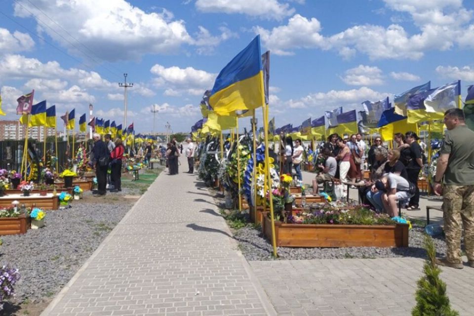 У Хмельницькій громаді попрощаються з трьома військовими