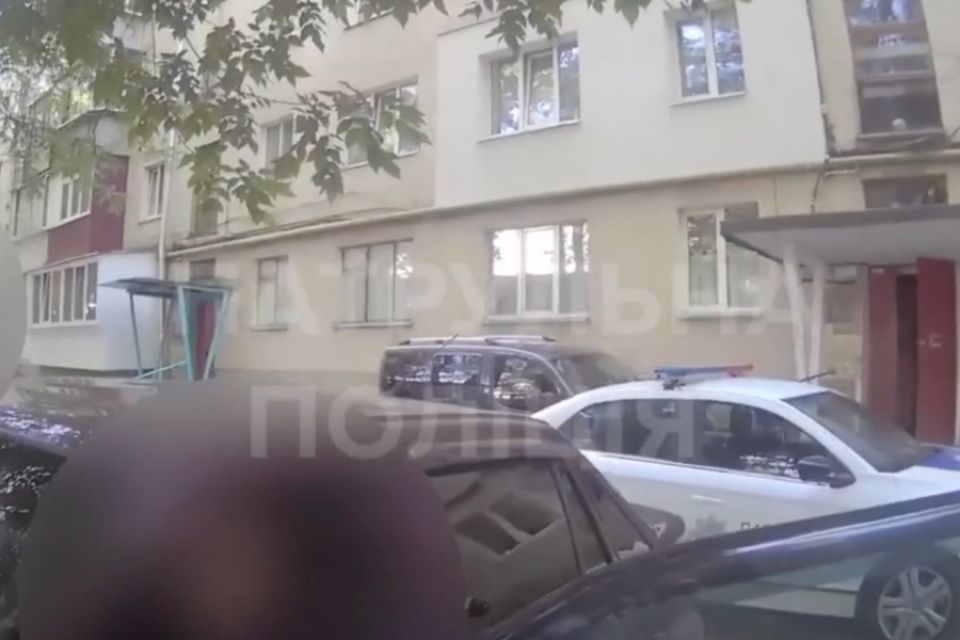 У Хмельницькому п'яний водій наїхав на припарковане авто і втік